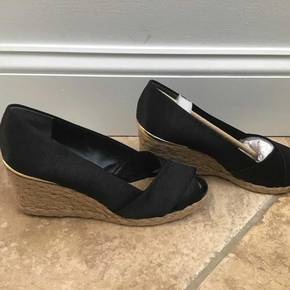 NWT Adrienne Vittadini Bailee Wedge - Picture 3 of 7